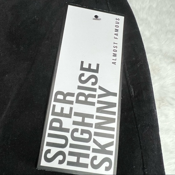NEW Almost Famous Black Velvet Skinny Jeans Size 3 OR 9 Super High Rise - Picture 7 of 9